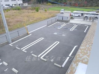 広島市安佐北区安佐町大字飯室のアパートの駐車場