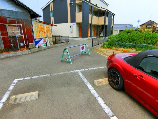 ポプラーレ狭山の駐車場