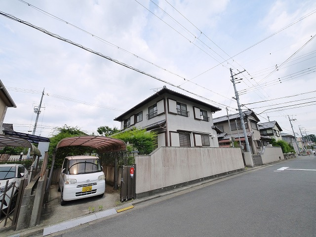 北登美ヶ丘一戸建の駐車場