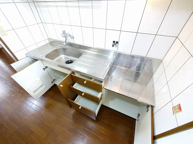 ラ・ルミエールＢのキッチン|コンパクトなキッチンで掃除もラクラク