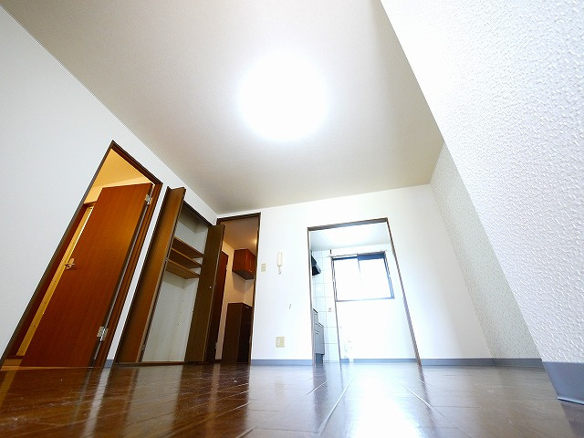 ラ・ルミエールＢの居間・リビング|使いやすいリビングです