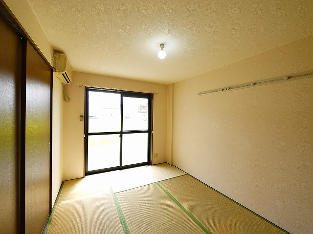 ラ・ルミエールＢの和室|柔らかい畳が心地よい和室