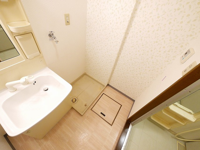 ラ・ルミエールＢの洗面所|室内洗濯置場が設置しているお部屋