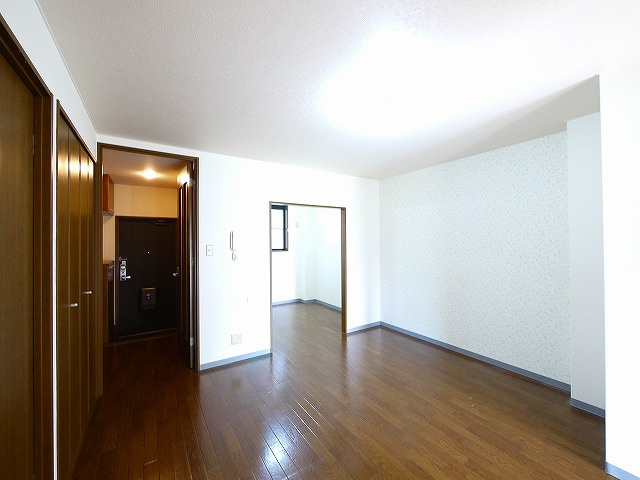 ラ・ルミエールＢの居間・リビング|ゆったりとしたリビングです