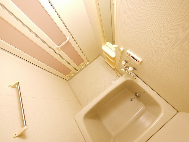 ラ・ルミエールＢの浴室|コンパクトで使いやすいお風呂です