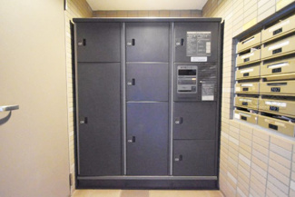 【エントランス】 | 宅配ボックス完備