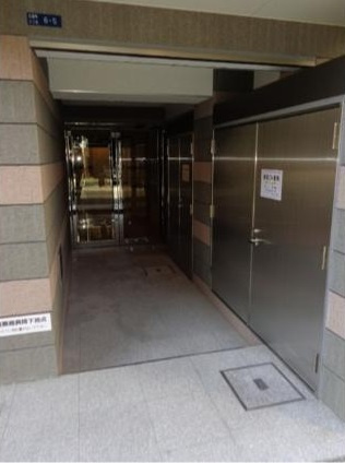ルミエール瓦屋町　BRAVI不動産のエントランス|【ルミエール瓦屋町】毎日通るエントランスはこのようになっています