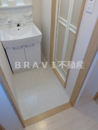 ルミエール瓦屋町　BRAVI不動産の独立洗面台|【ルミエール瓦屋町】独立洗面化粧台付き