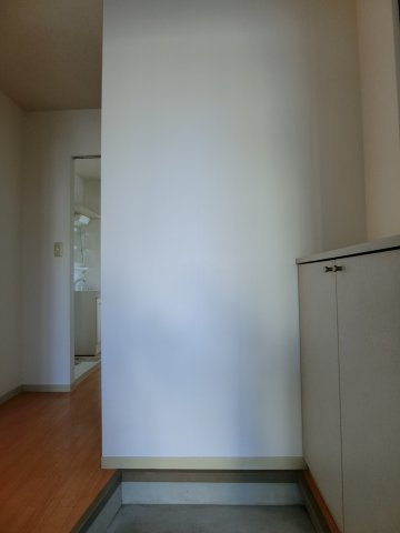 レインボーハイツB棟の玄関|イメージA102号室の写真