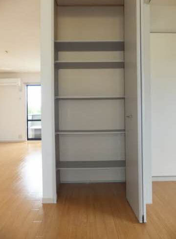 レインボーハイツB棟の収納