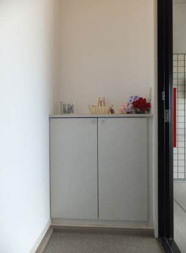 レインボーハイツB棟の玄関