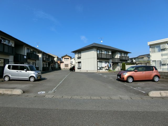 レインボーハイツB棟の駐車場