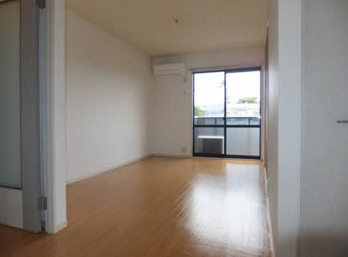 レインボーハイツB棟の居間・リビング