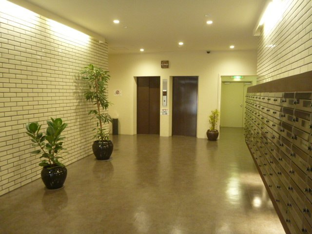 チサンマンション心斎橋　BRAVI不動産のエントランス|【チサンマンション心斎橋】清潔なエントランスです