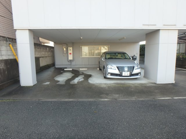 アーベルソフト芦山町ビルの駐車場