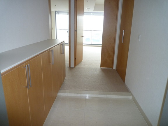 中央区築地１丁目の賃貸マンションの玄関|参照