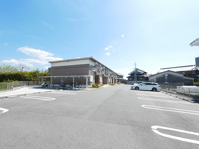 サントノーレⅡの駐車場|車をお持ちの方に嬉しい駐車場付きの物件です