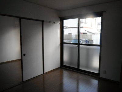 【居間・リビング】 | エスポアール壱番館 | 続き間の洋室。家具次第でイメージが変わります