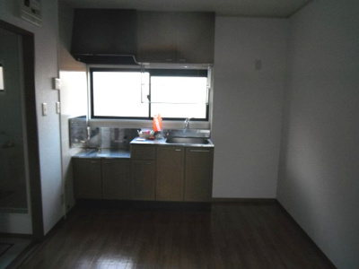 【キッチン】 | エスポアール壱番館 | 窓があるので換気がしやすいキッチン