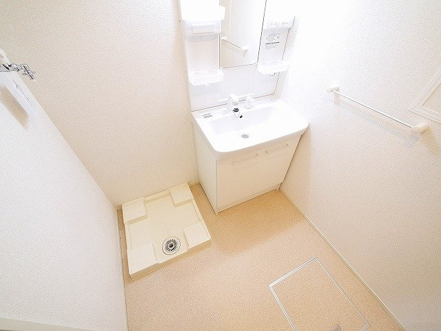 サントノーレⅡの洗面所|室内に洗濯機が置けます