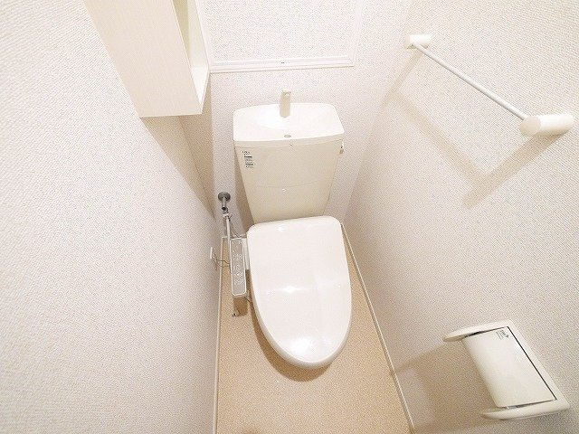 サントノーレⅡのトイレ|落ち着いた色調のトイレです