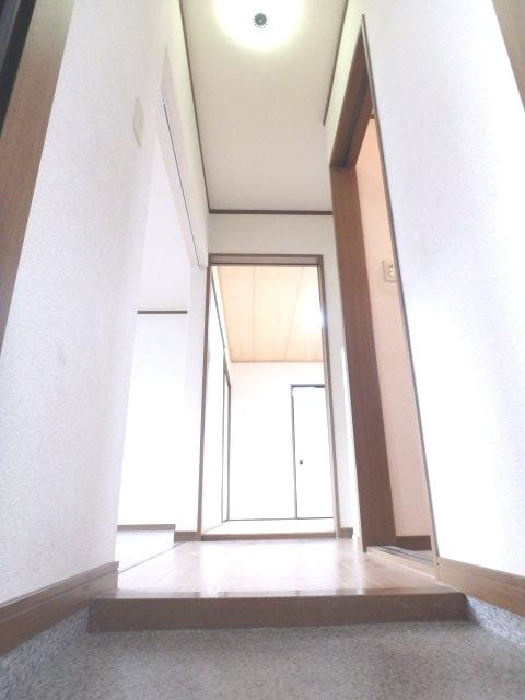 オアシス中根の玄関