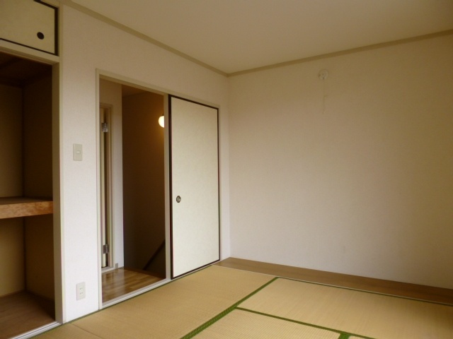 ハイクレスト大野の和室