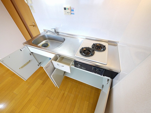シャトー　デュ　ボヌールのキッチン|コンパクトなキッチンで掃除もラクラク