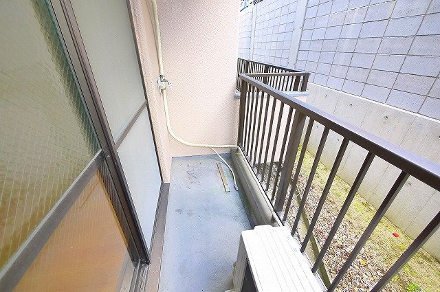 シャトレ信楽のバルコニー|暖かな日差しのふりそそぐバルコニー