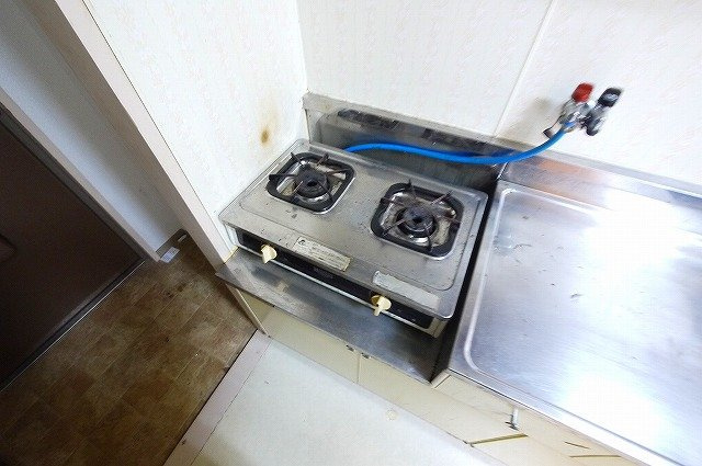 シャトレ信楽のキッチン|コンパクトなキッチンで掃除もラクラク