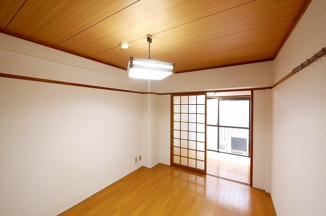 シャトレ信楽の洋室|広々とした洋室です