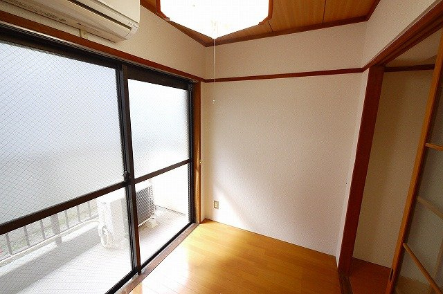 シャトレ信楽の洋室|個人の部屋や寝室として使える洋室です