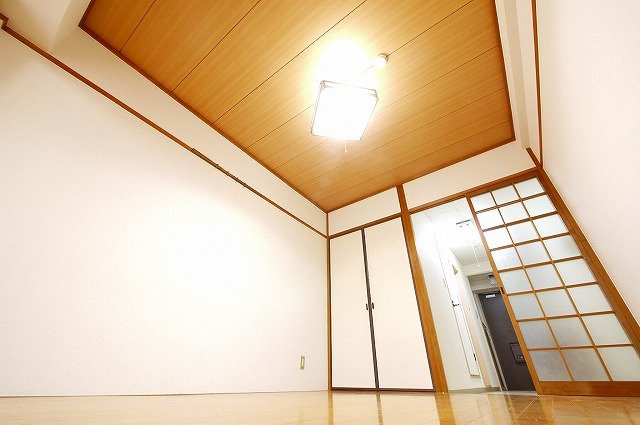 シャトレ信楽の居間・リビング|ゆったりとした居間です