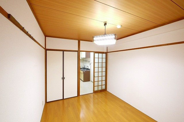 シャトレ信楽の寝室|使い勝手のいい寝室です