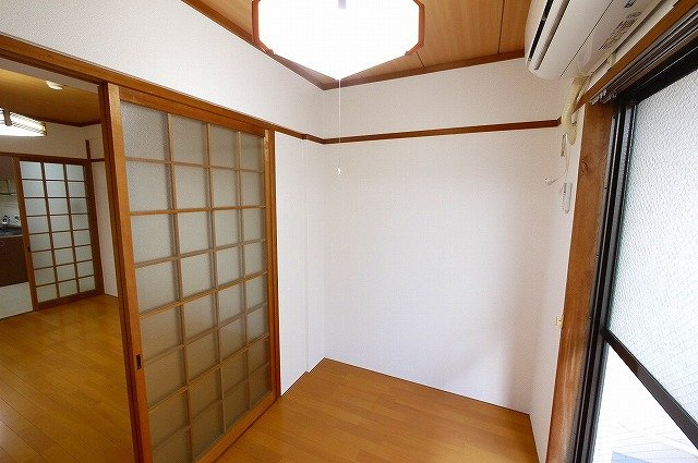 シャトレ信楽の洋室|広々とした洋室です