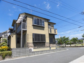 【外観】 | 建物外観、別角度、物件東側道路より