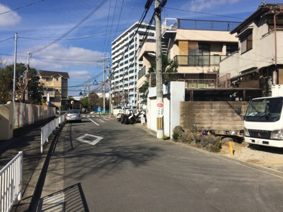 【周辺】 | 天王２丁目売土地（建築条件無） | 前面道路幅員７ｍ以上