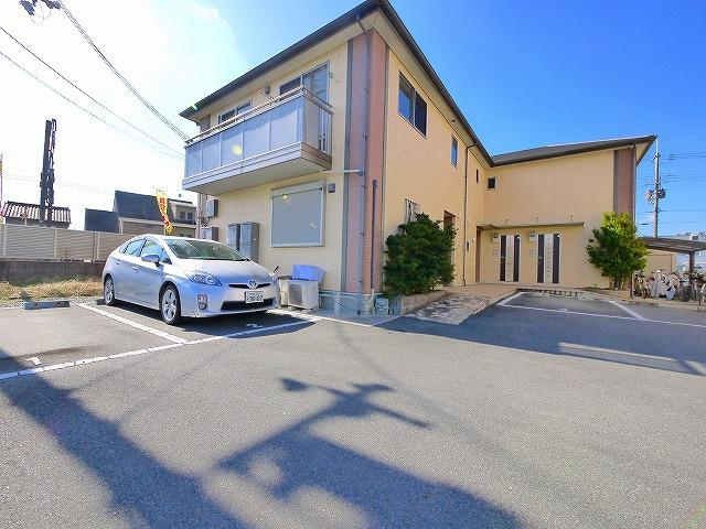 プラシードⅡの駐車場|車をお持ちの方に嬉しい駐車場付きの物件です