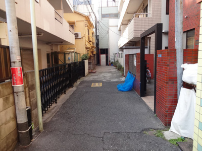 【周辺】 | 根岸レジデンス | 根岸レジデンス　建物前