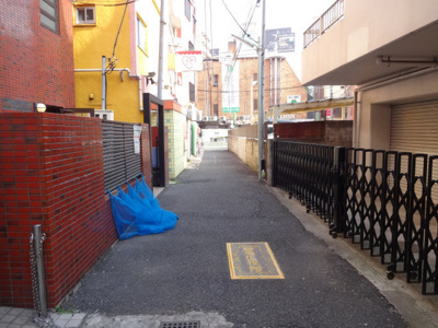 【周辺】 | 根岸レジデンス | 根岸レジデンス　建物前