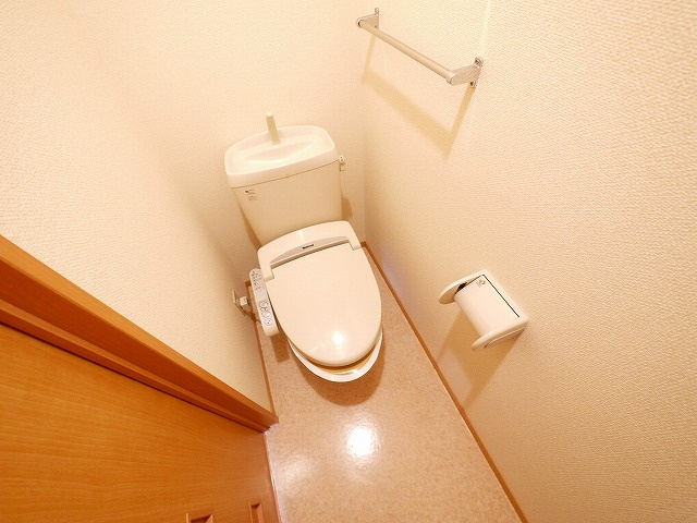 シャルマン　ヴィラージュAB棟　Ａ棟のトイレ|清潔感のあるトイレです