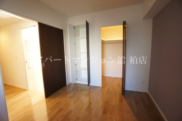 アヴェニール柏の葉の洋室