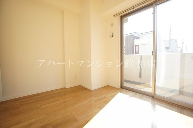 アヴェニール柏の葉の洋室