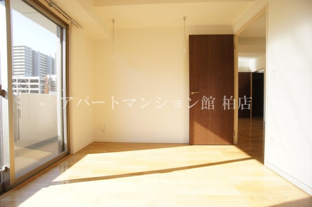 アヴェニール柏の葉の洋室