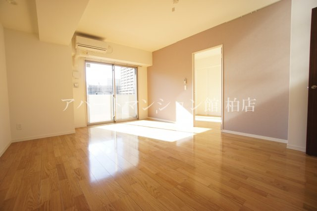 アヴェニール柏の葉の居間・リビング