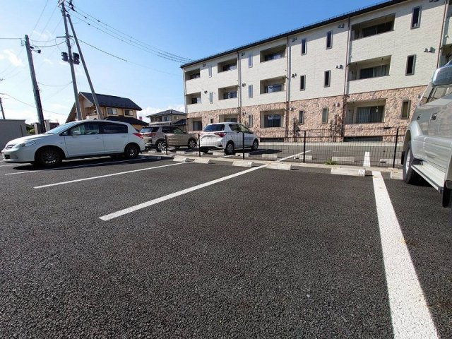 スカイヴィレッジ(Sky　village)盛南 の駐車場