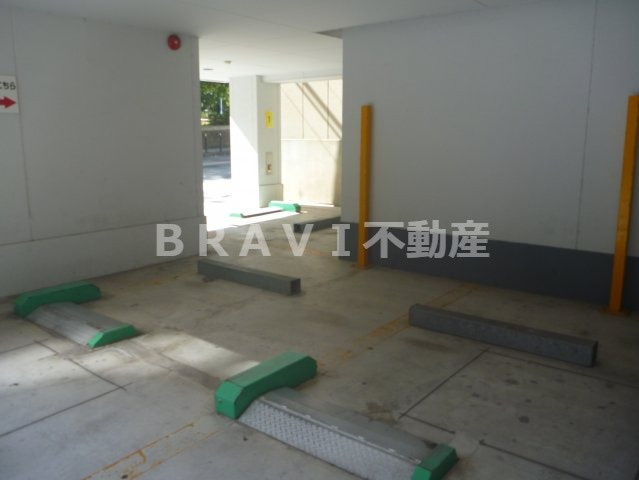 プライムアーバン御堂筋本町　BRAVI不動産の駐車場|【プライムアーバン御堂筋本町】近隣パーキングあり