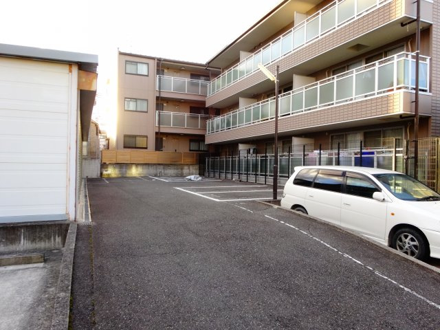 益寿美荘の駐車場