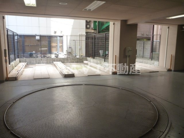 グレンパーク内本町　BRAVI不動産の駐車場|【グレンパーク内本町】駐車場があるので、車を買う予定の方も安心です