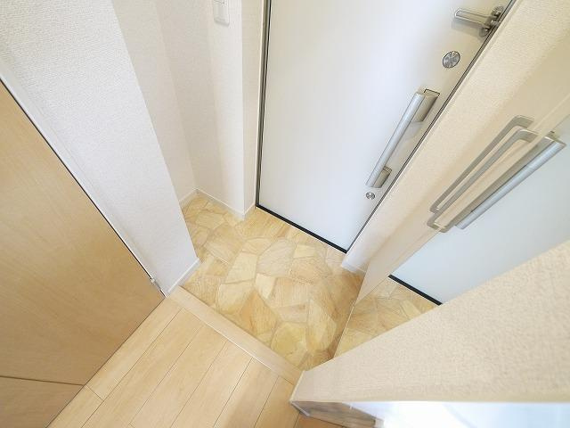 ブランドール（奈良市）の玄関